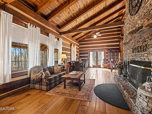 3rd image of 803 Blackberry Ridge Dr