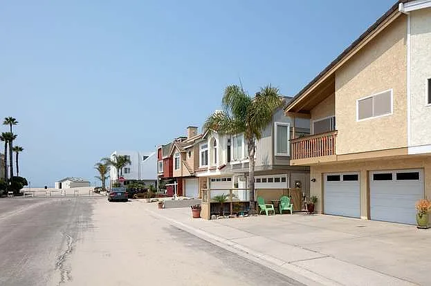 117 La Brea St — Photo 90