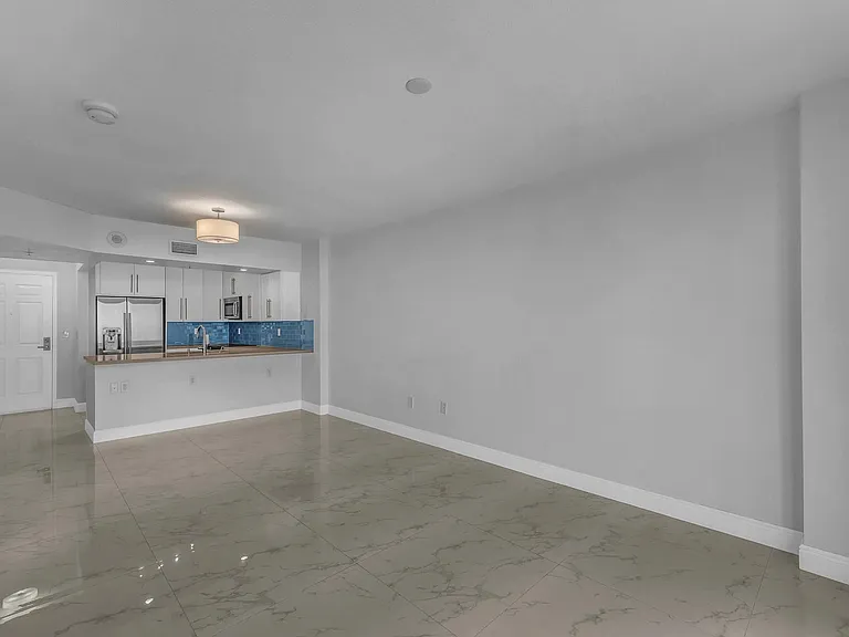 3020 NE 32nd St #905 — Photo 11