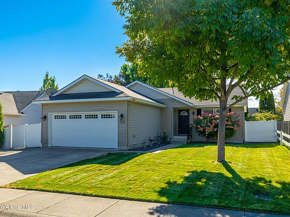 3rd image of 2734 E Redondo Cir