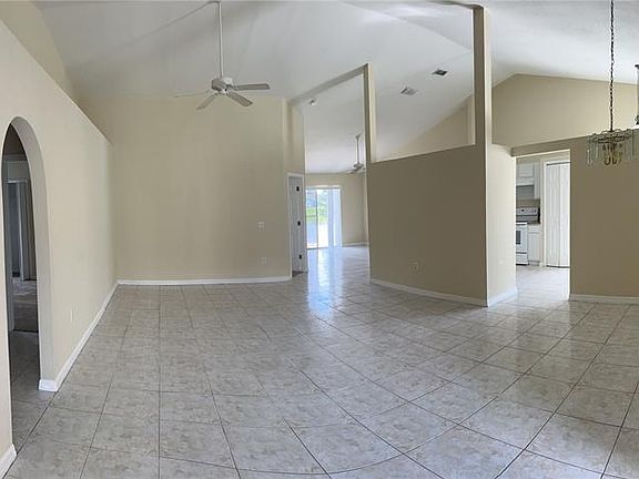 4th image of 2405 Queenswood Cir