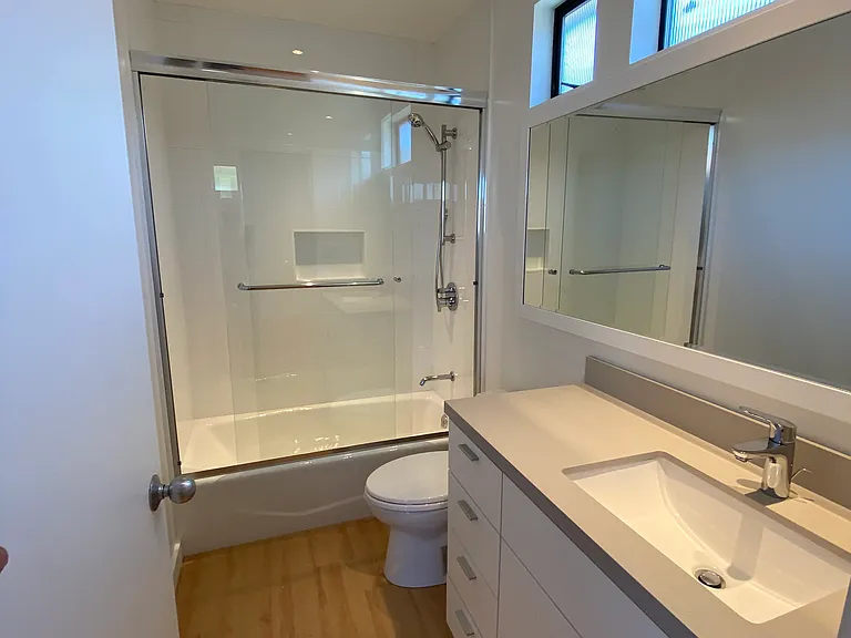 2054 Blake Ave #1/2 — Photo 6