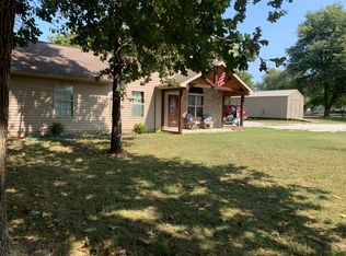 200 Raye Dr, Diamond, MO 64840