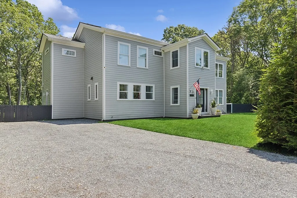 Centrally located 5 bedroom — Photo 2