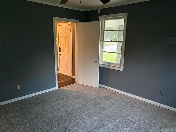 4th image of 301 Park Pl