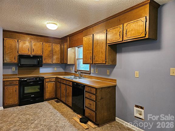 4th image of 11488 Beagle St