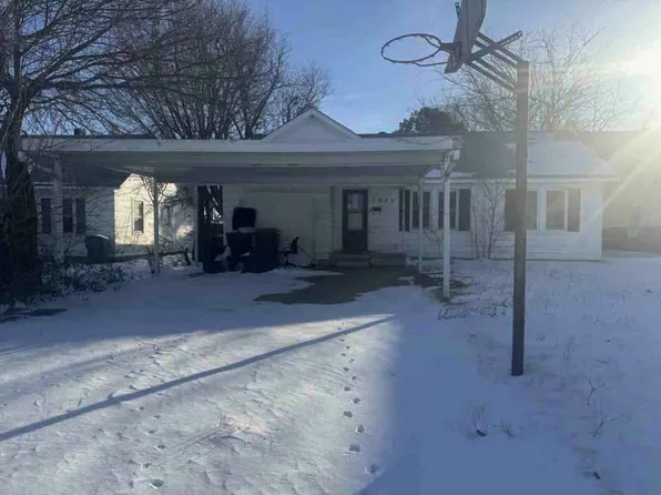 1025 S 5th St, Chickasha, OK 73018