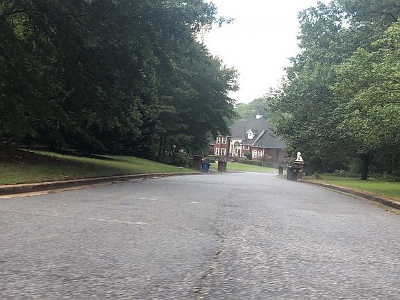 5th image of 175 Lang Dr