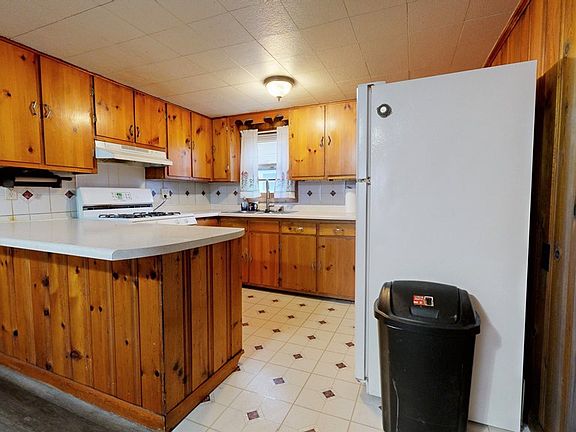 4th image of 34 Clark Ave