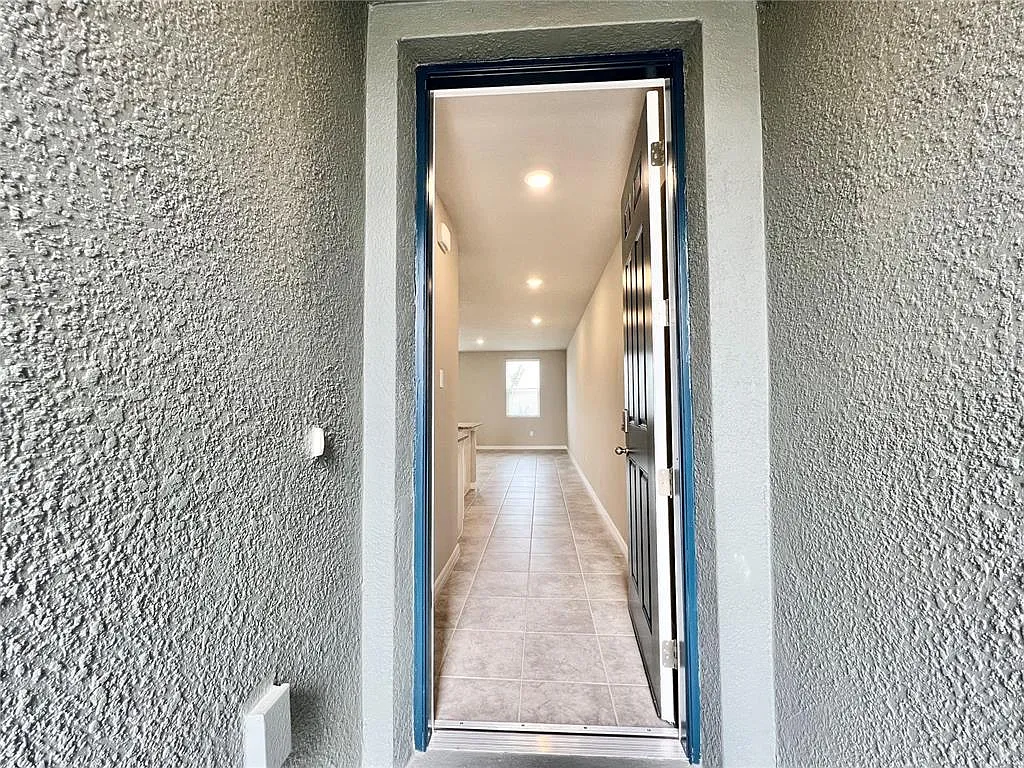 3 bed, 2.5 bath, 1566 sqft, $2,395 — Photo 3
