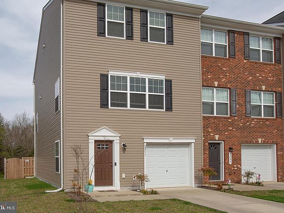 3rd image of 2211 Mallard Landing Dr