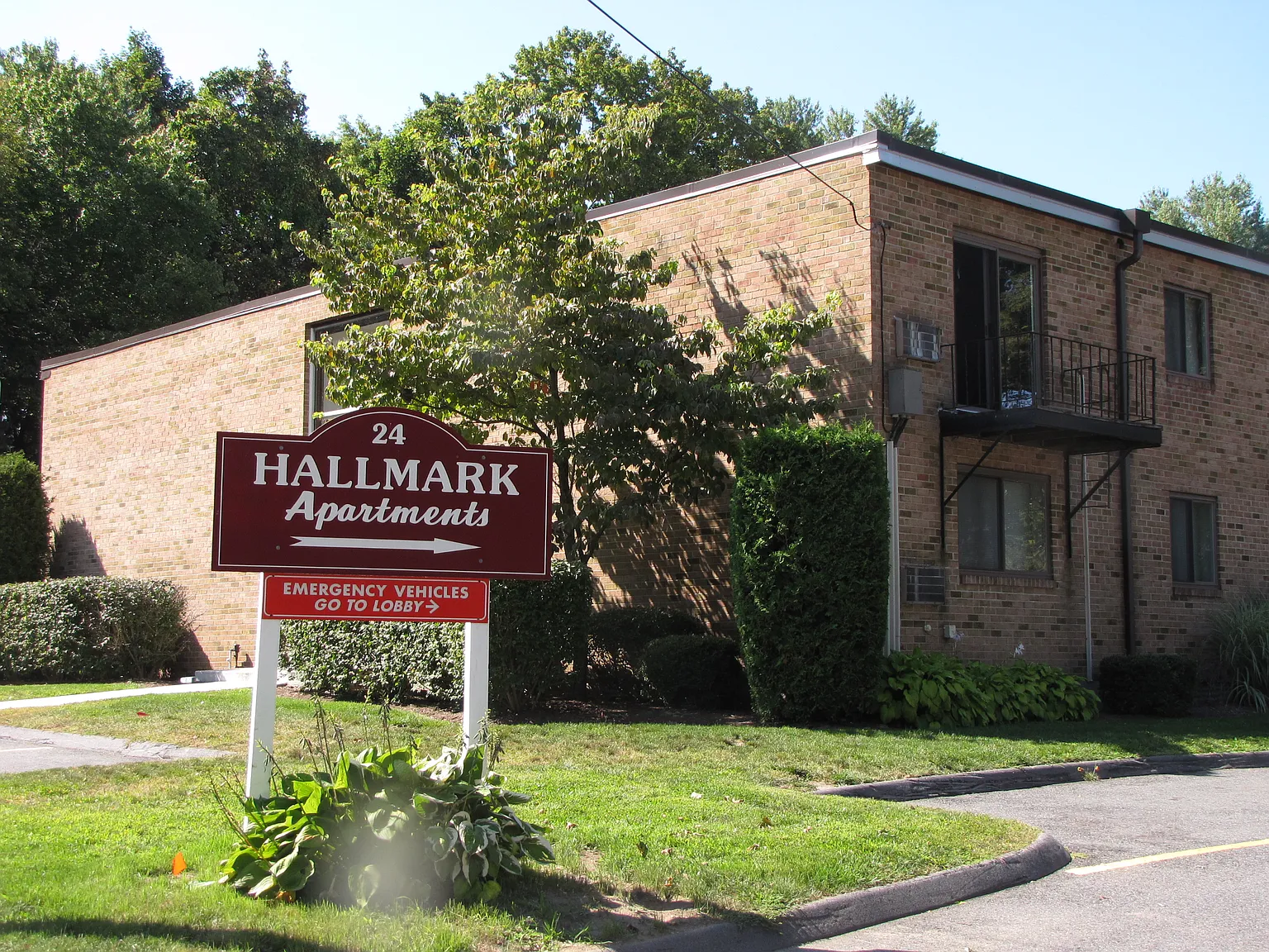 Hallmark Apartments — Photo 4