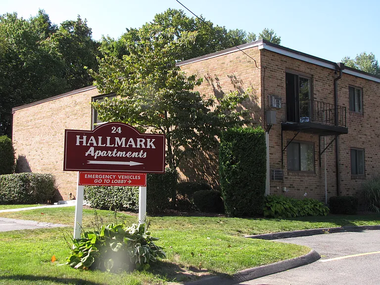 Hallmark Apartments — Photo 4