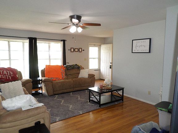 3rd image of 1228 Hawthorne Dr