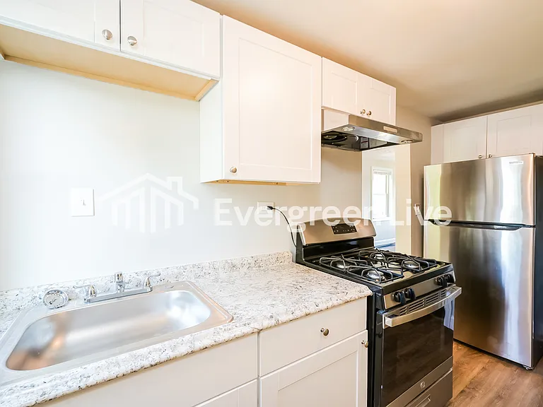 200 W Riverview Rd — Photo 7