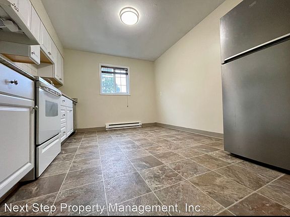 4th image of 3215 SE Alder Ct APT 2