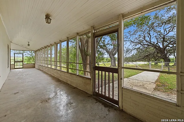 8811 FM 471 N — Photo 7