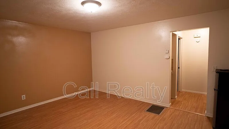 1 bed, 1.0 bath, 425 sqft, $900 — Photo 3