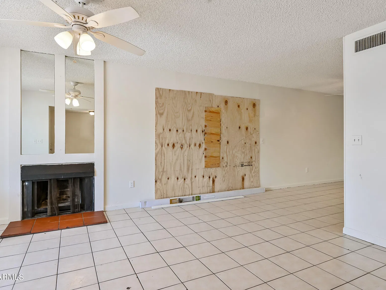 3 bed, 2.0 bath, 1200 sqft, $1,525 — Photo 3