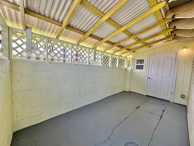 1041 Mahanani Pl — Photo 10
