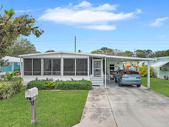 2nd image of 812 S Silver Cir