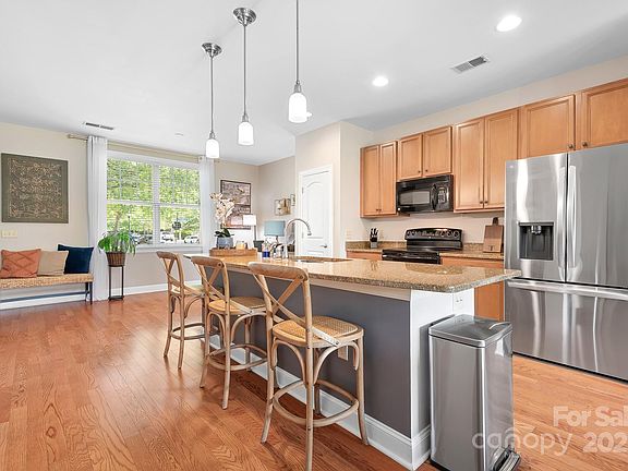 4th image of 119 Steinbeck Way APT E