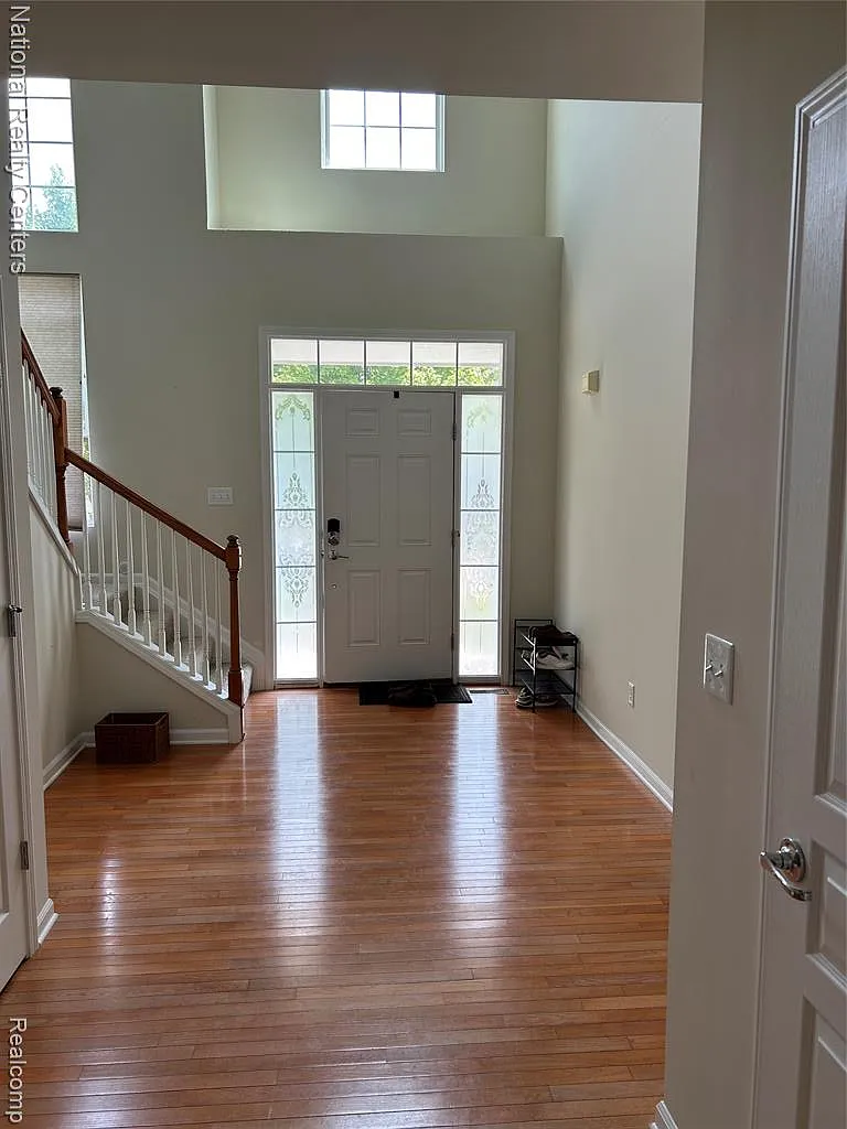 4 bed, 2.5 bath, 2650 sqft, $3,400 — Photo 4