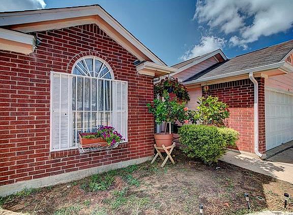 3rd image of 7213 Hillcroft Dr