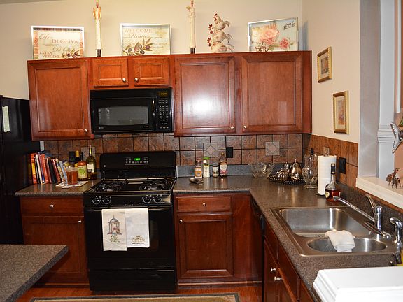 3rd image of 1043 Prestwyck Ct
