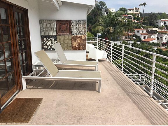3rd image of 2058 Glencoe Way