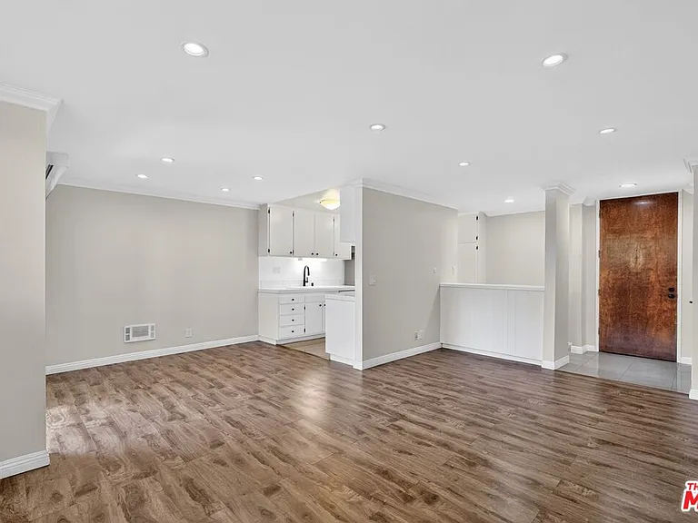 5900 Canterbury Dr #B217 — Photo 3