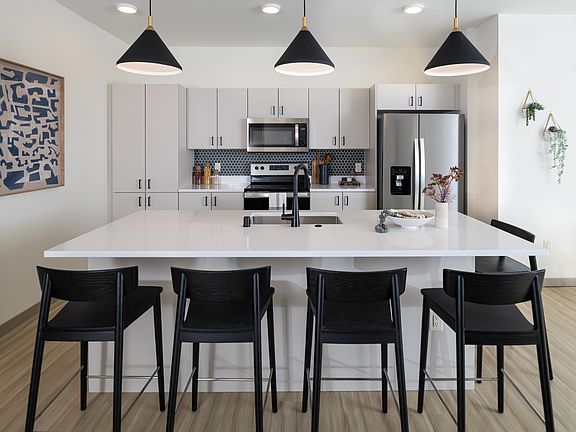 5th image of 625 S 5th St #1-333