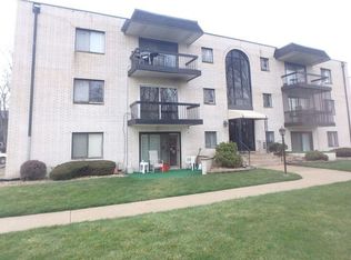 5715 W 129th St APT 2D, Crestwood, IL 60445