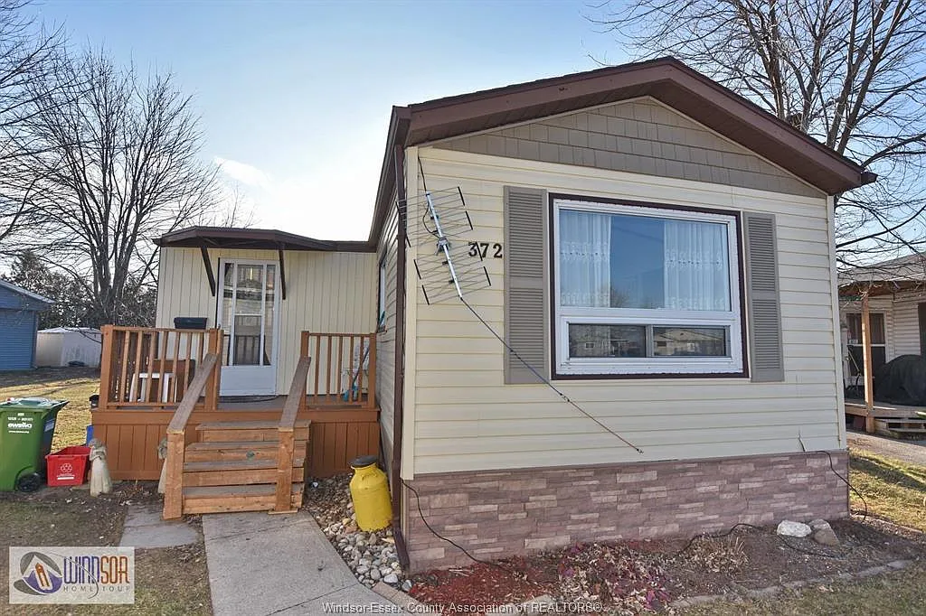 372 Regent Ct photo 1