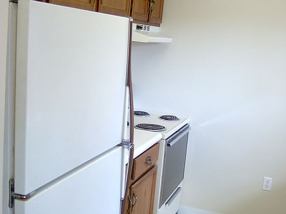 3rd image of 465 Crawford Ave