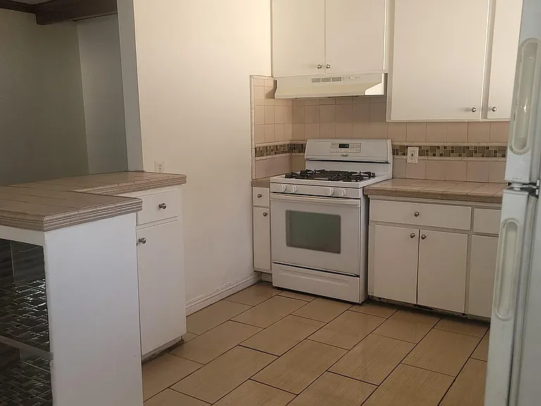 963 N Harvard Blvd #3A — Photo 9