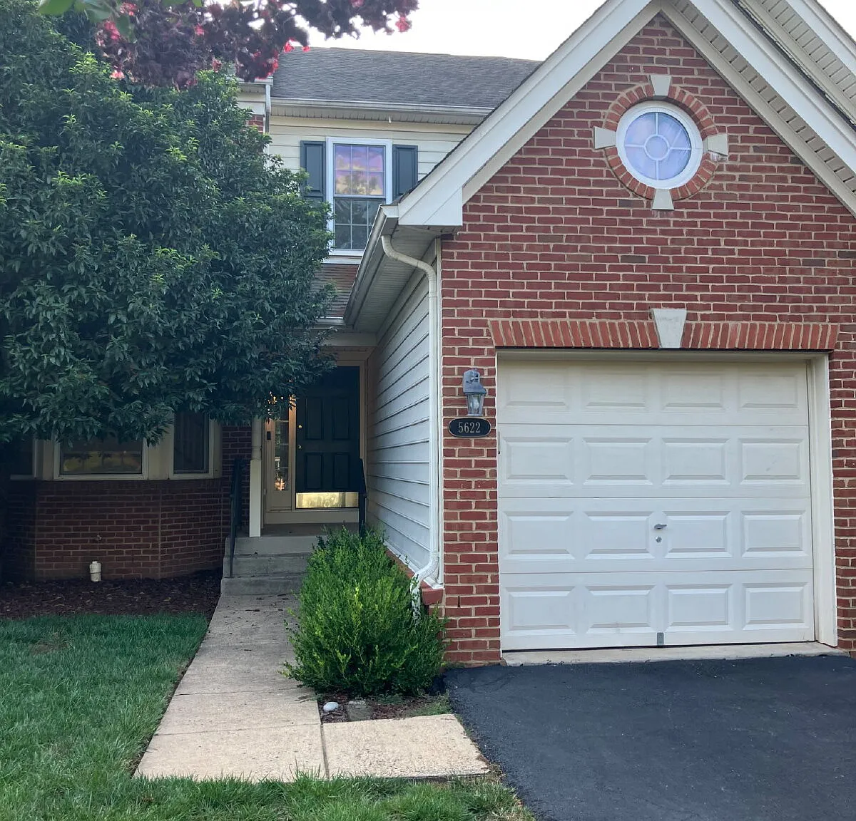 3 bed, 2.0 bath, 2900 sqft, $3,550 — Photo 1