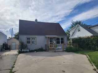 3863 S 92nd St, Milwaukee, WI 53228