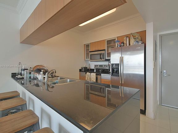 4th image of 1750 N Bayshore Dr APT 3406