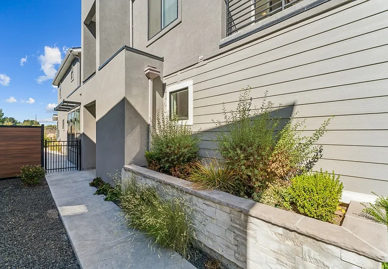 3243 S Sedgebrook Ln — Photo 3