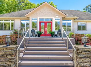 16 Chickadee Ln, Fairview, NC 28730