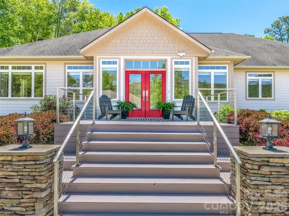 16 Chickadee Ln, Fairview, NC 28730