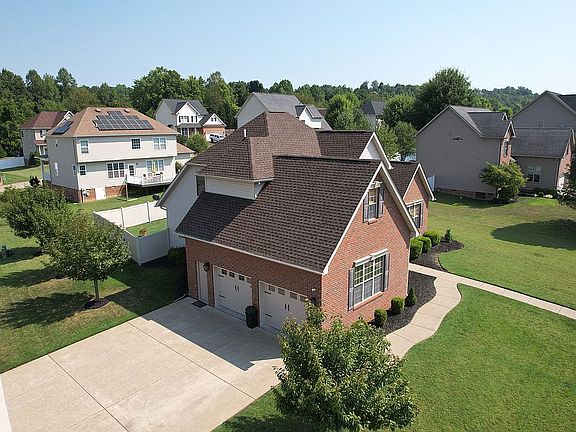 4th image of 4061 Farmington Dr