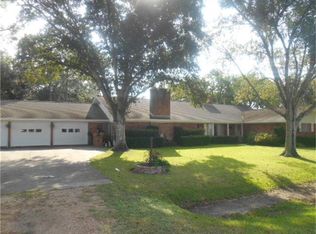 1602 Saint Lukes Dr, El Campo, TX 77437