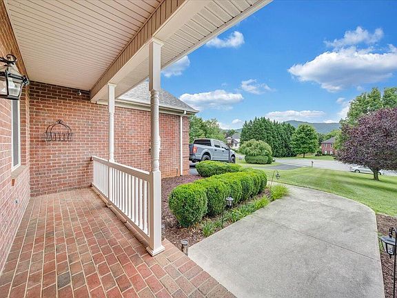 2nd image of 4714 Appletree Dr