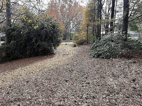 3rd image of 667B Avery Rd