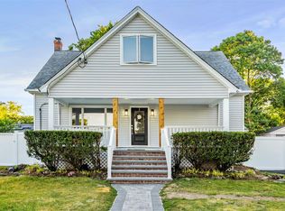 41 S Oregon Road, West Babylon, NY 11704