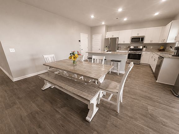 5th image of 183 Black Diamond Ln