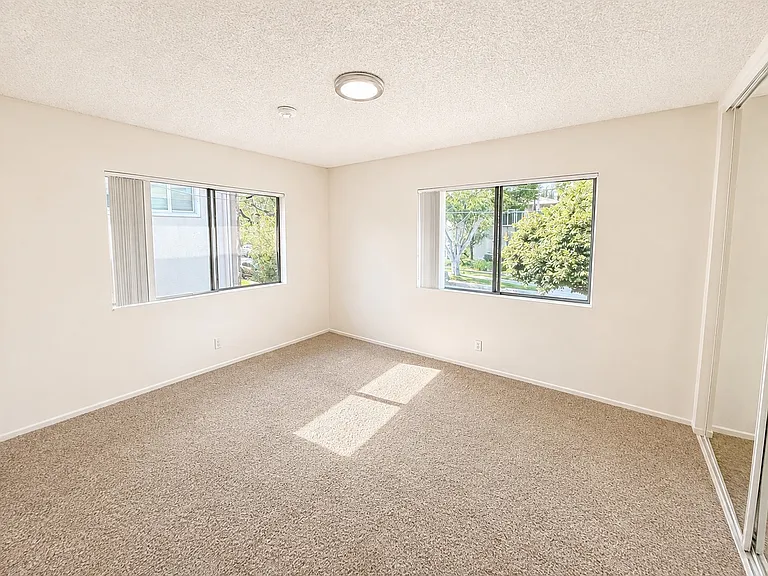 365 Cliff Dr #11 — Photo 4