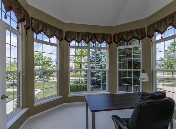 3rd image of 2815 Windy Knoll Ln